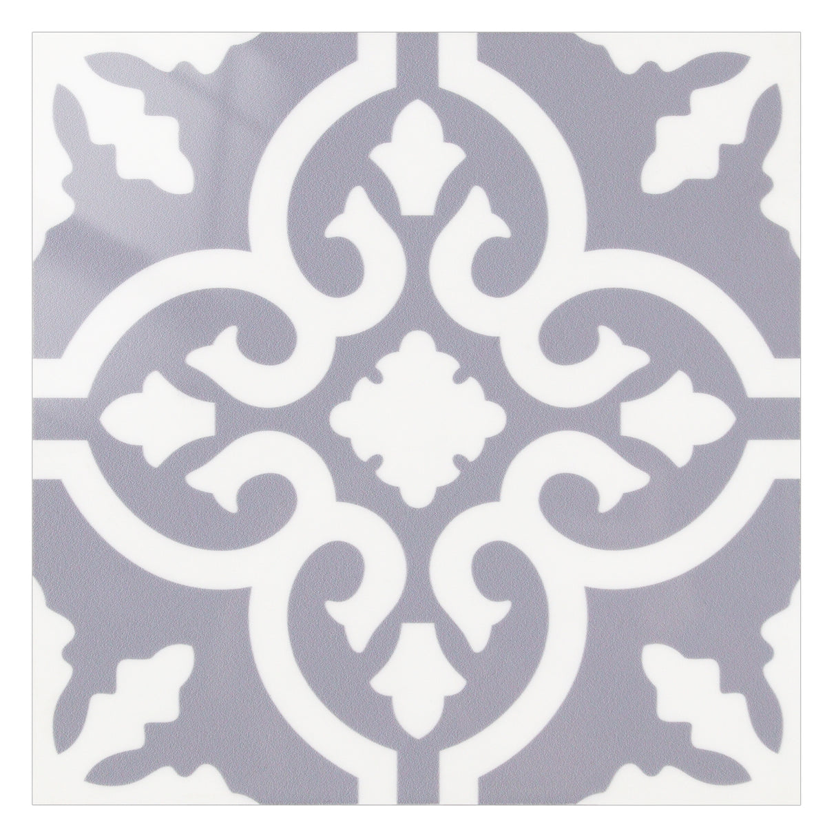 Vareprøve av Runa selvklebende flis med klassisk marokkansk mønster i grått og hvitt.