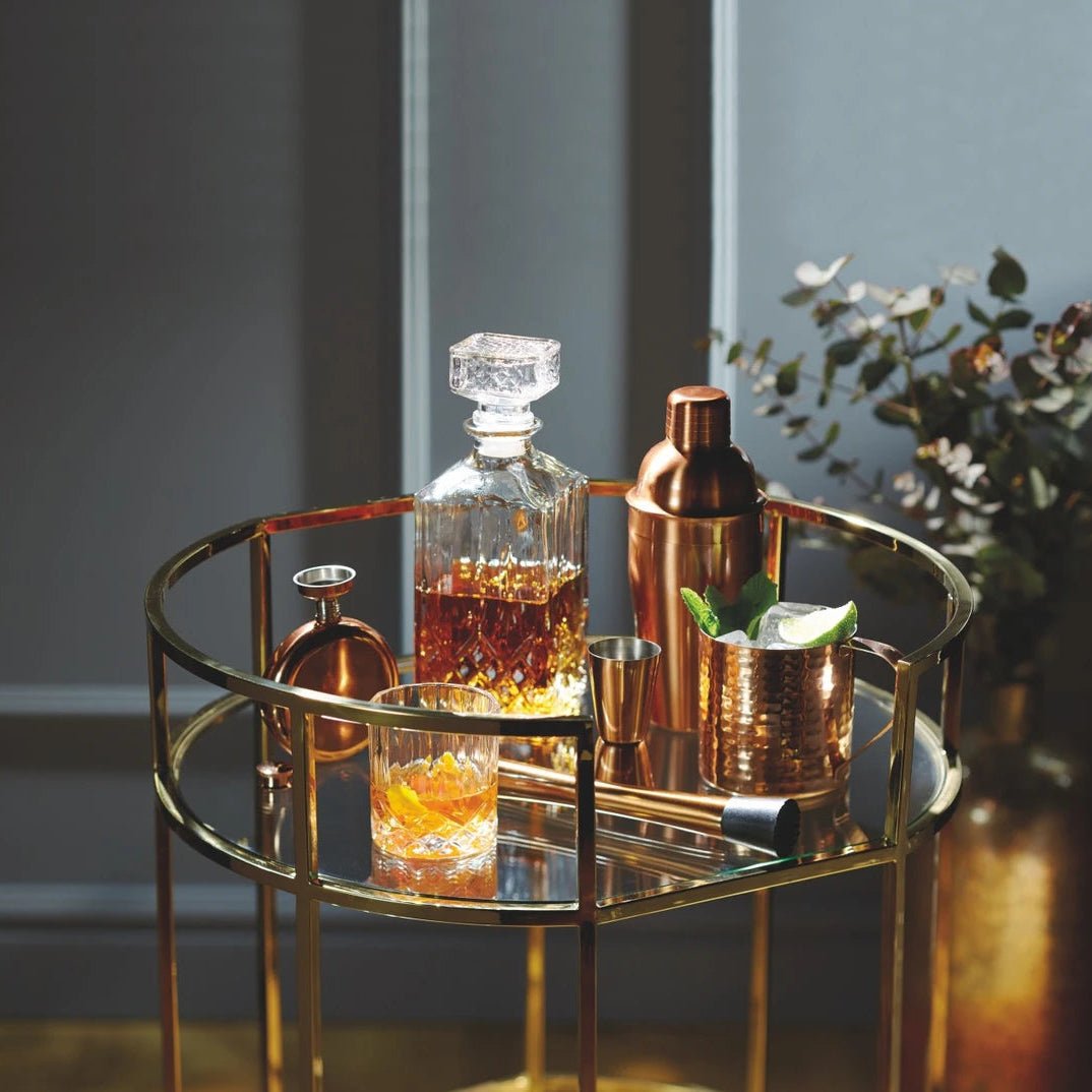 Karaffelsæt i sliplet glas med fire whiskyglass - Lindas Dekor Drikkesett