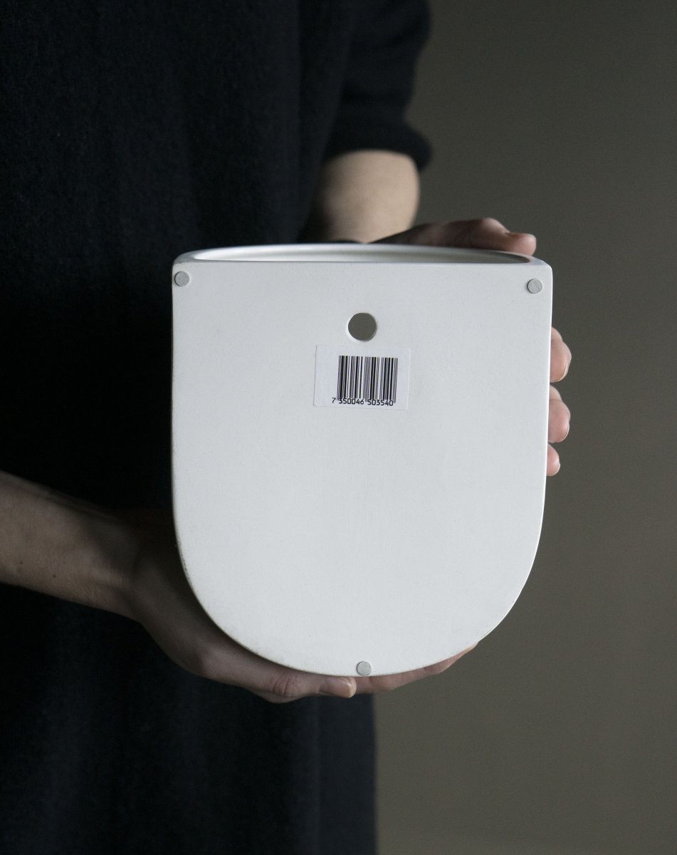 DBKD Cut veggpotte bakside - monteringsdetalj keramisk veggpotte