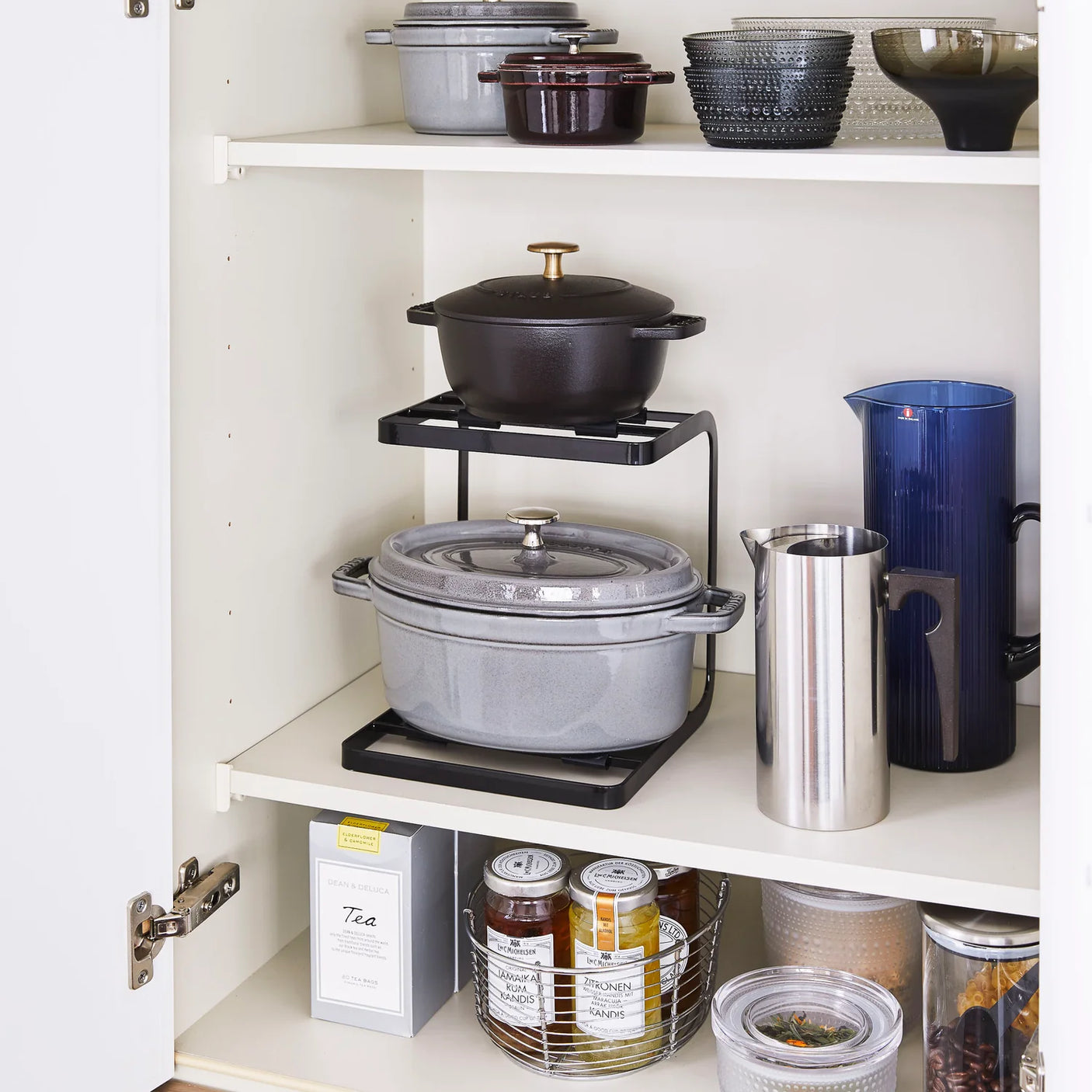 Oppbevaringsstativ til gryter og panner med to hyller i svart