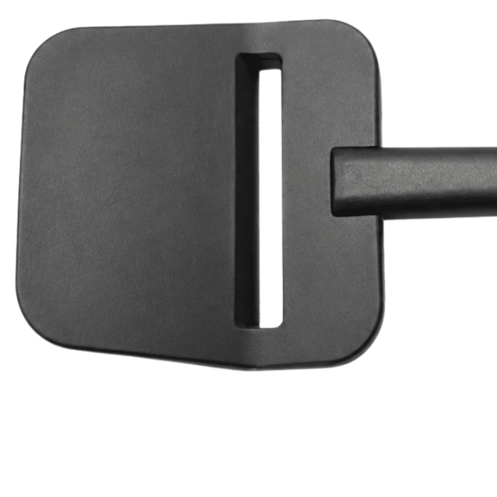 Nærbilde av hodet på den sorte ostehøvelen Emma med skjærespalte og skaft. - Lindas dekor