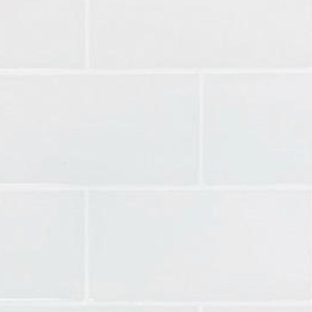 Subway Hvite fliser med hvite fuger gir et stilrent og moderne uttrykk. Denne er populær for fornyelse av kjøkken og baderom.