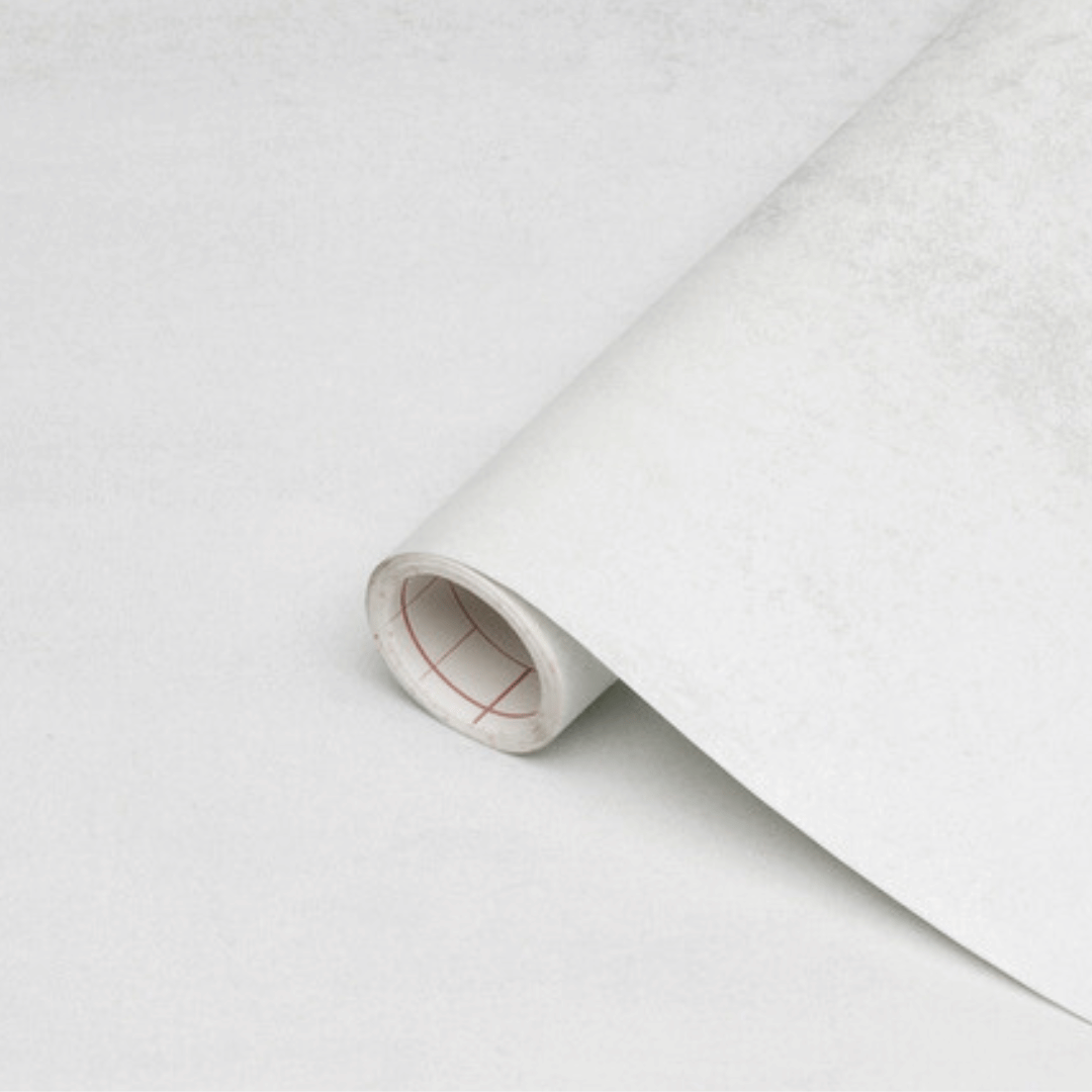 Mikrosement hvit kontaktplast er en av våre bestselger. Denne imiterer hvit mikrosement og gir et moderne og vakkert uttrykk til møbler og alle rom.