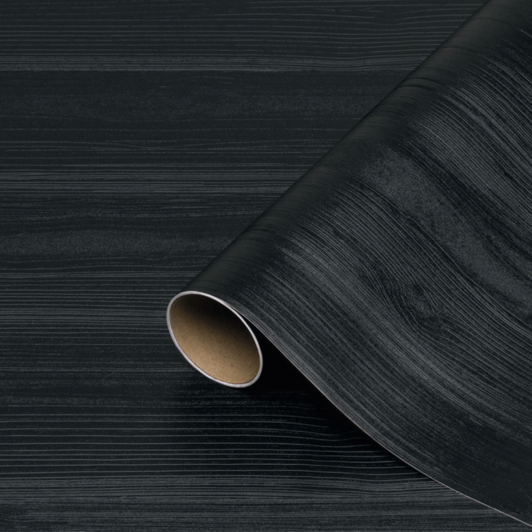 Quadro kontaktplast sort er en bestselger som imiterer mørkt glinsende treverk. Passer godt til fornyelse av kjøkkenet og møbler.