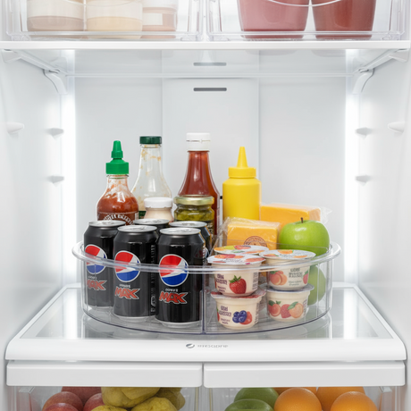 Transparent snurrebrett med høy kant brukt i kjøleskap fylt med sauser og flasker