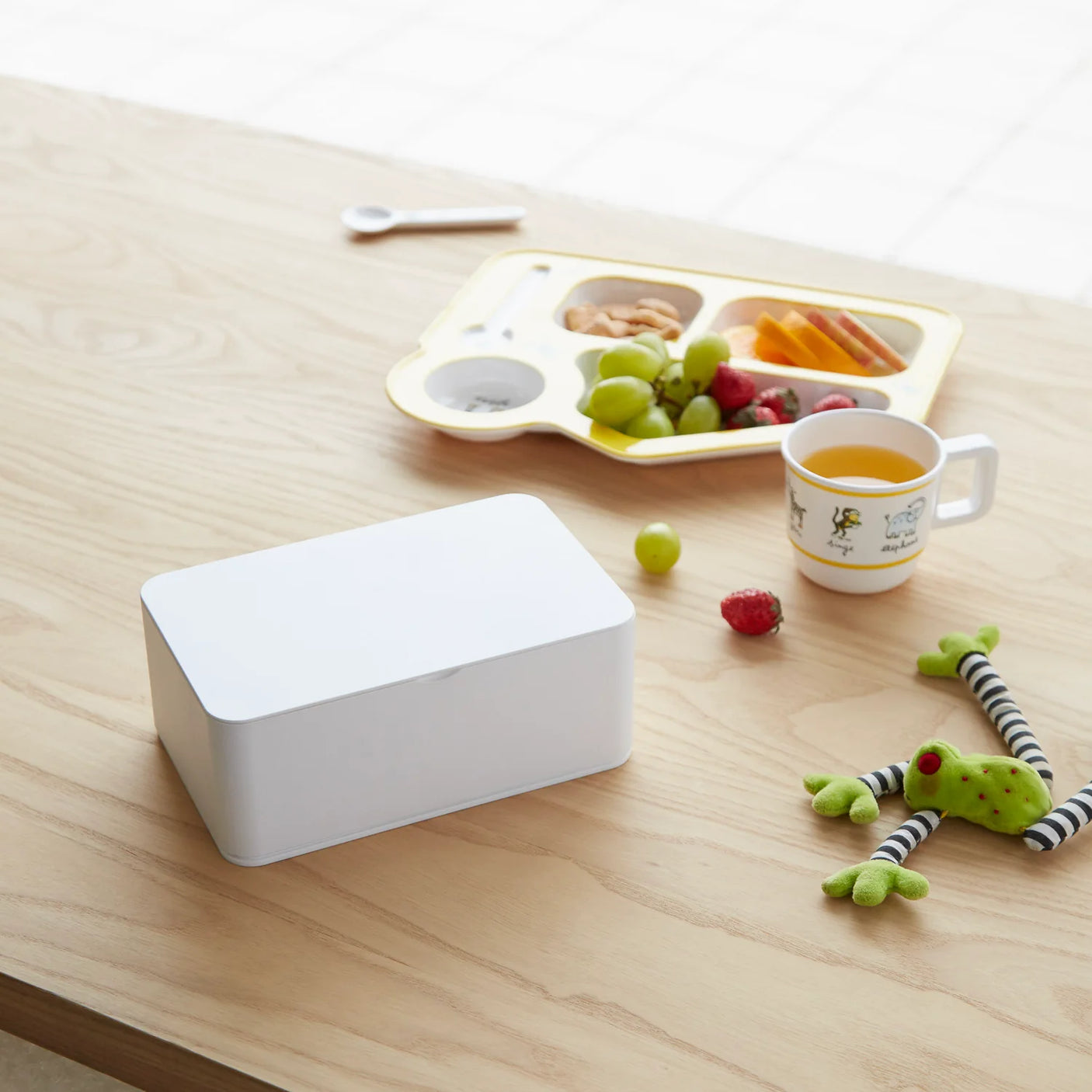 Oppbevaringsboks til våtservietter med rent design og kompakt størrelse