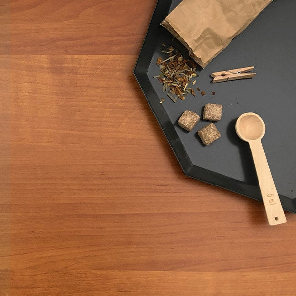 Berlin kontaktplast er en bestselger som imiterer treverk og er det nærmeste vi kommer teak i farge og stil. Passer godt for alle flater.