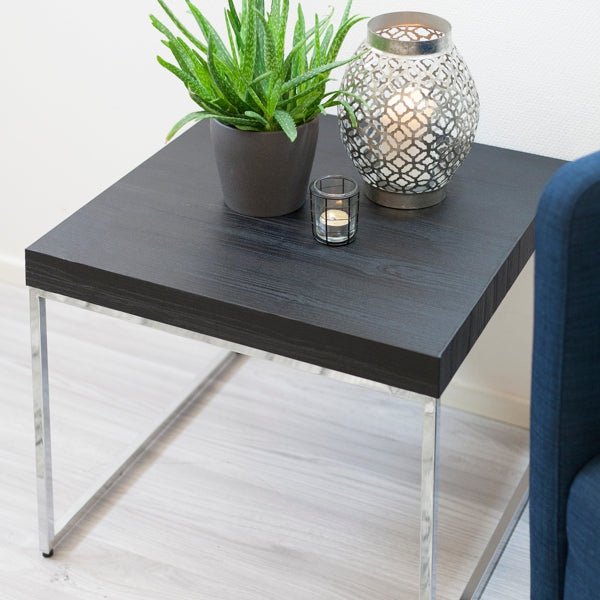 Sort kontaktplast med glossy finish og malt treverk-mønster, ekstra tykk for enkel montering