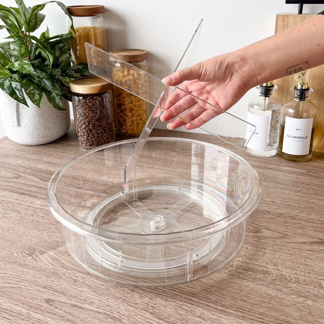 Ovalt transparent snurrebrett brukt til oppbevaring i skap og på bad