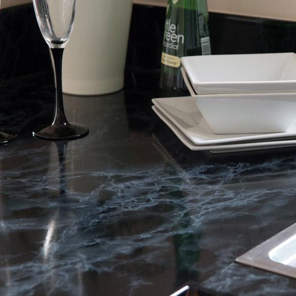 Marmor sort/blå kontaktplast