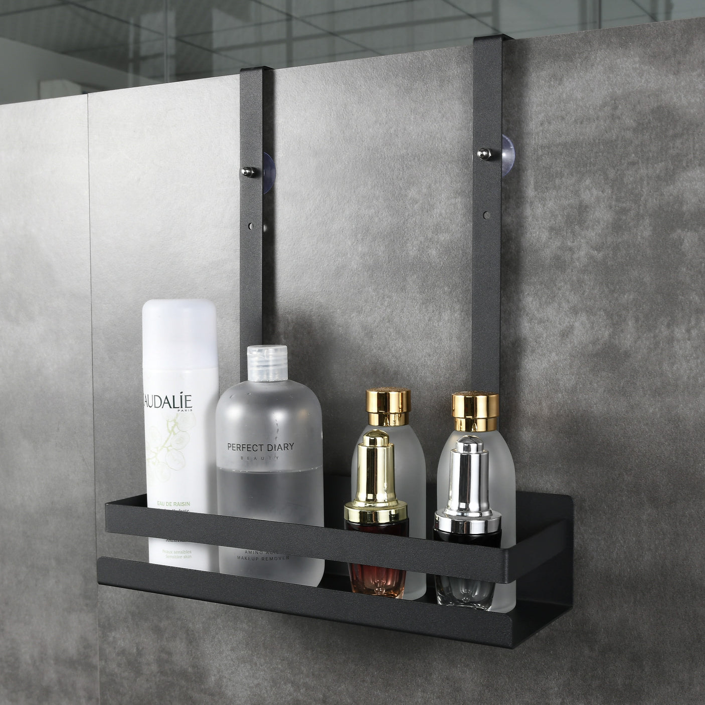 Dusjhylle, sort metall