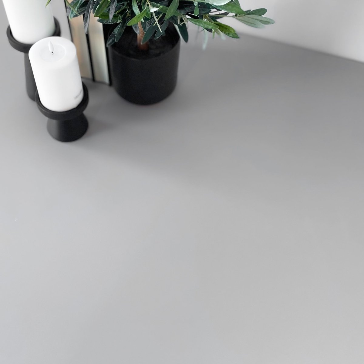 Venilia Premium Cloudy Grey kontaktplast – grå matt selvklebende folie til benkeplate, moderne og rimelig kjøkkenfornyelse