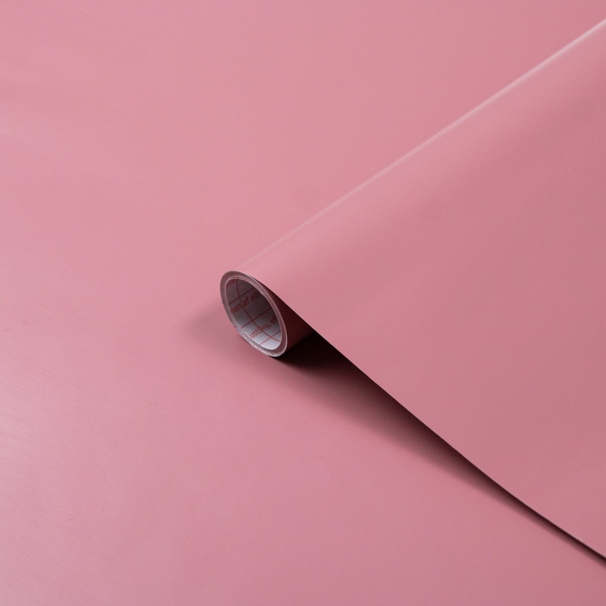 Uni matt ash rose kontaktplast er en bestselger som egner seg godt for vegg og kjøkken. Denne gir et stilrent og eksotisk utrykk i myk rosa.