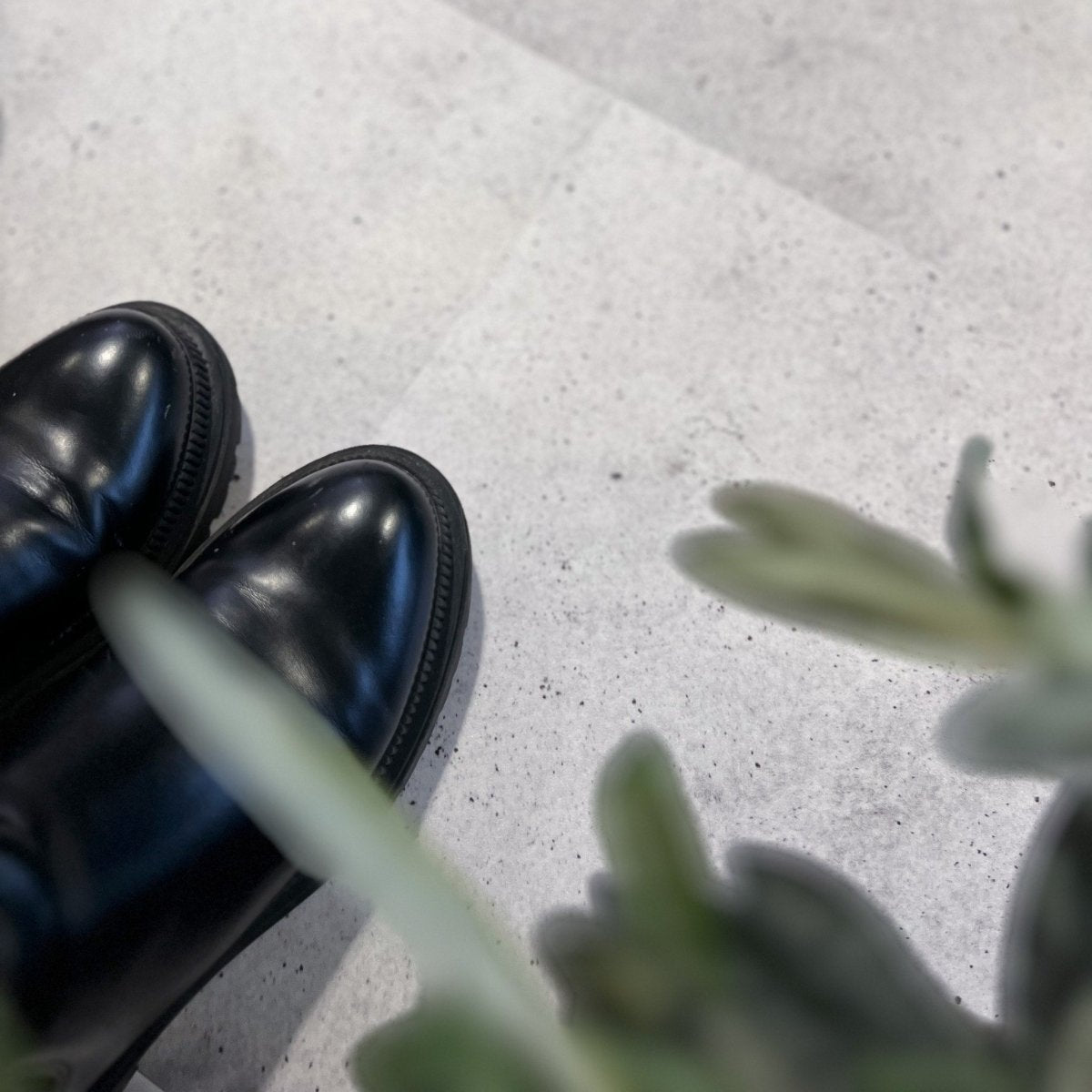 Sydney selvklebende fliser brukt som backsplash på kjøkken