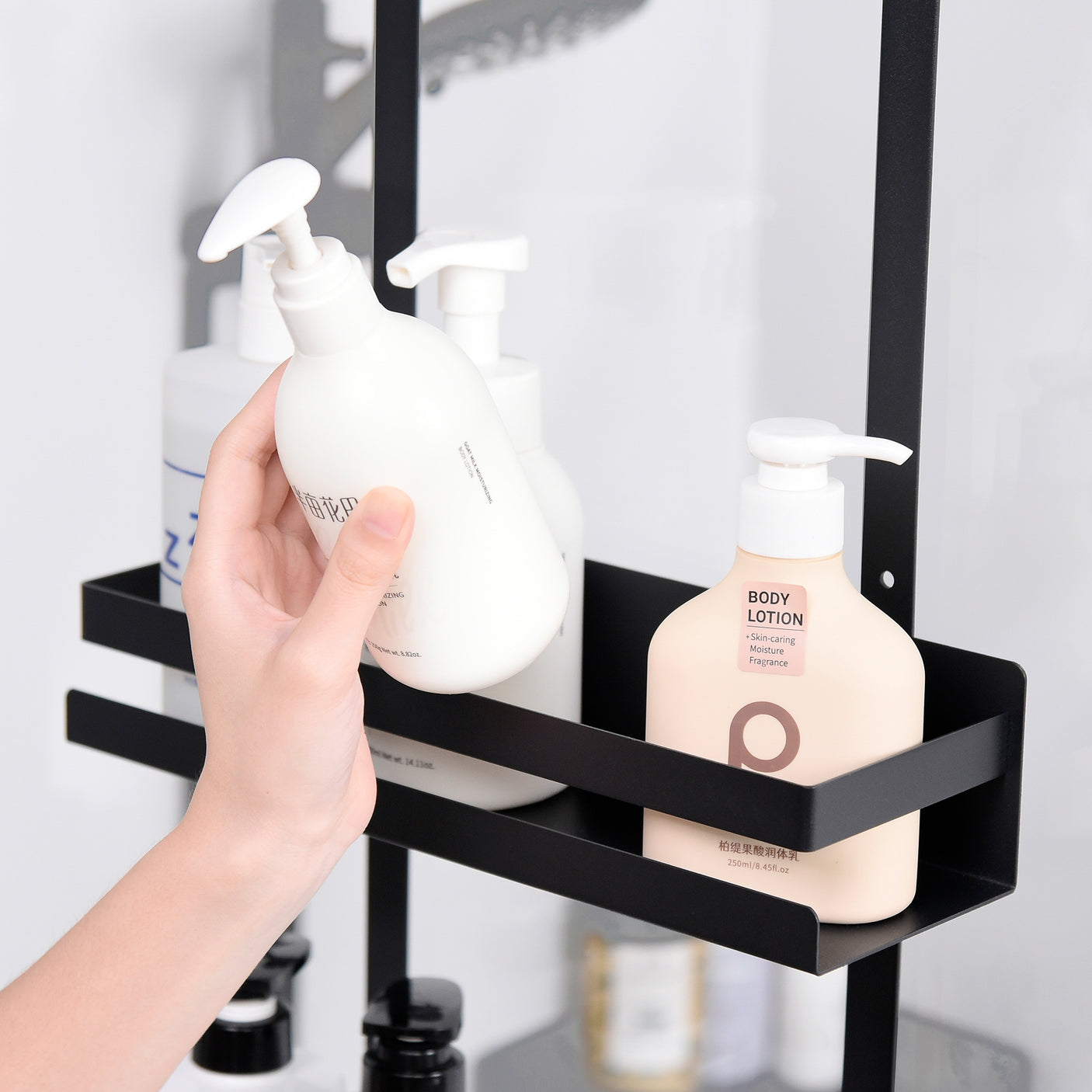 Dusjhylle, sort metall