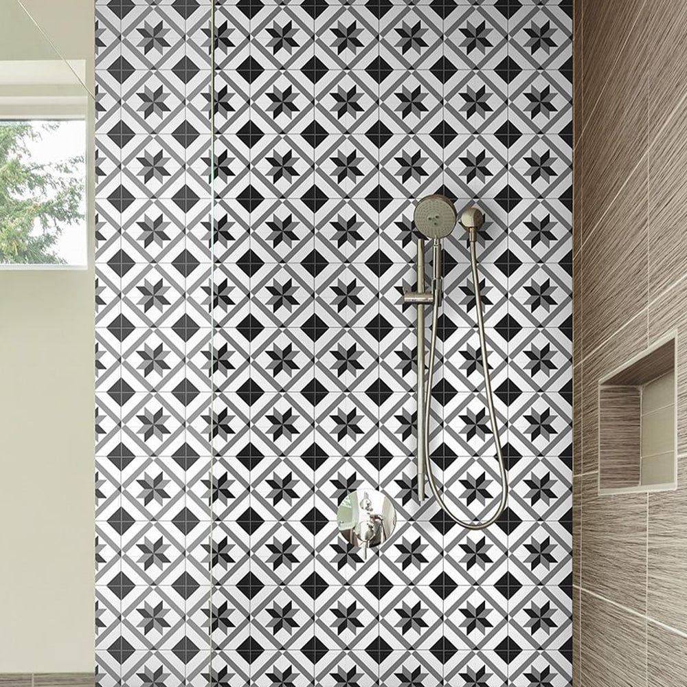 Selvklebende gulv- og veggfliser i Oslo-serien – enkel fornyelse uten verktøy.