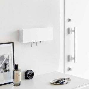 Diskret nøkkeloppbevaring til gang med lukket front og matt finish