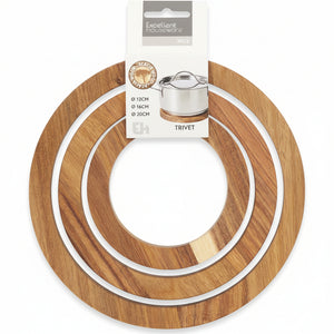 Akasietre gryteunderlag nærbilde - håndverkskvalitet og naturlig finish"