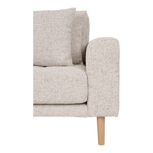 Moderne hjørnesofa i beige tekstil med treben.