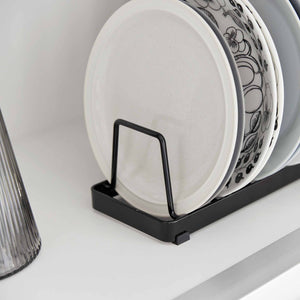 Tallerkenstativ i stål med silikonføtter
