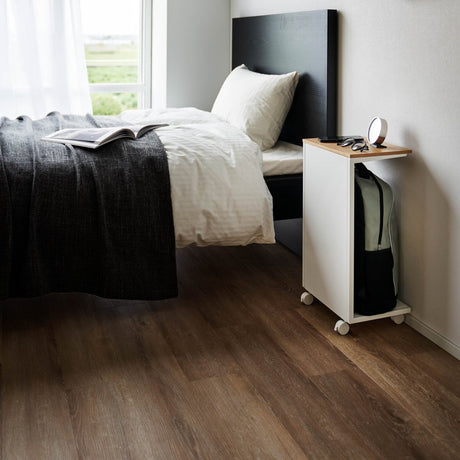 Sidebord med treplate og hjul hvit 55 x 31 cm - Lindas Dekor