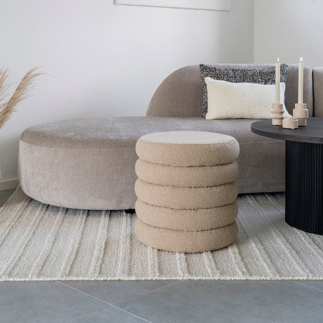 Brooklyn puff 44 x 44 cm brukt som sitteplass i stue