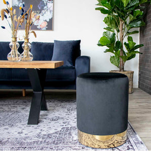 Sort velour puff Ø34 cm brukt som ekstra sitteplass