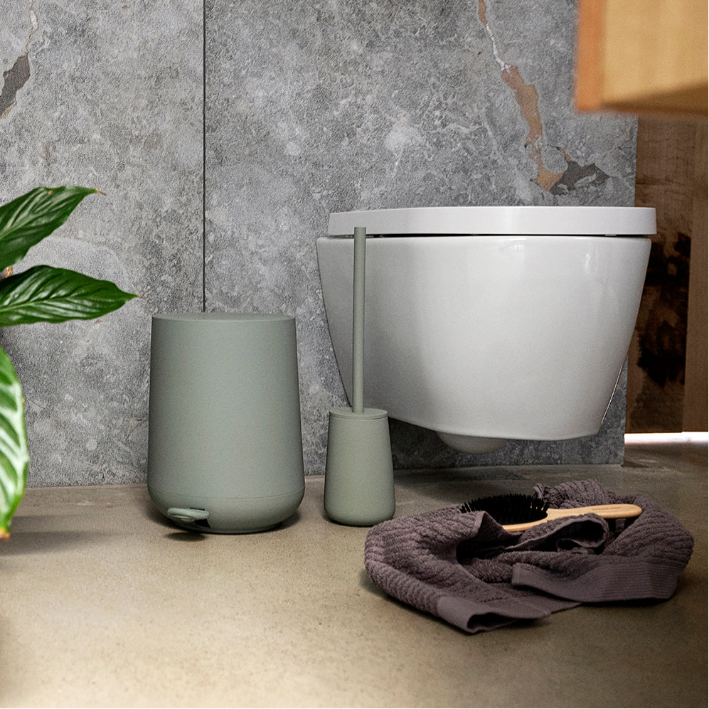 Nova Matcha Green spann plassert ved toalett