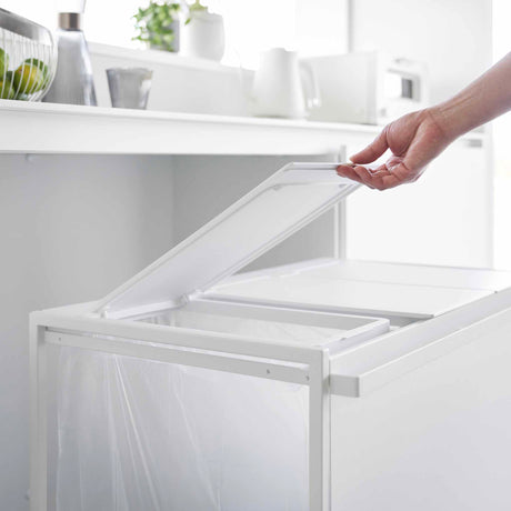 Håndtak på lokk til kildesorteringsstativ for enkel åpning