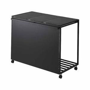 Svart kildesorteringsstativ med lokk og hjul isolert produktbilde