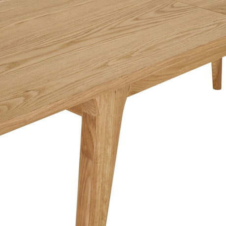 Darwin spisebord 180 til 230 cm med naturlig finish og håndværksdetaljer, kvadratisk bordplade