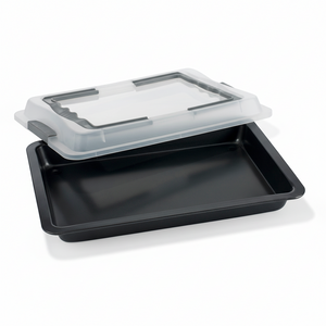 bakeform i grått stål med beskyttende lokk