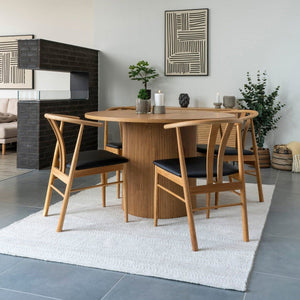 "Rundt spisebord 120 cm natural med sokkelbase kvadratisk bilde"
