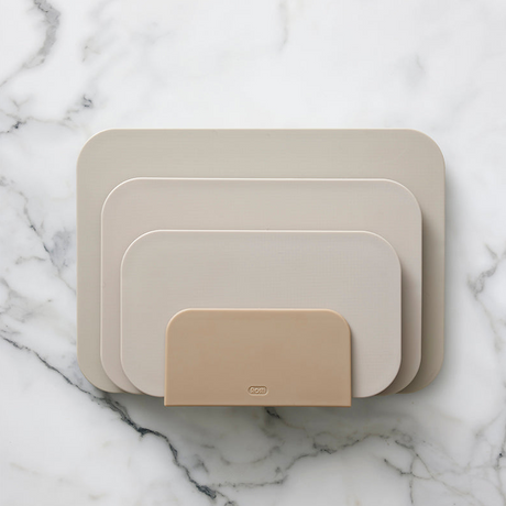 Moderne skjærebrett sett med holder for ryddig kjøkkenbenk