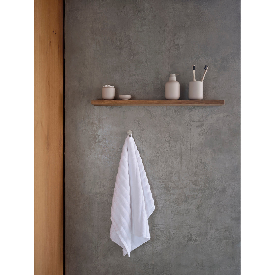 Hvitt håndkle i bomull med myk og absorberende kvalitet