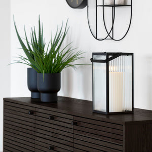 Kyoto sidebord med dekorative elementer i moderne interiør