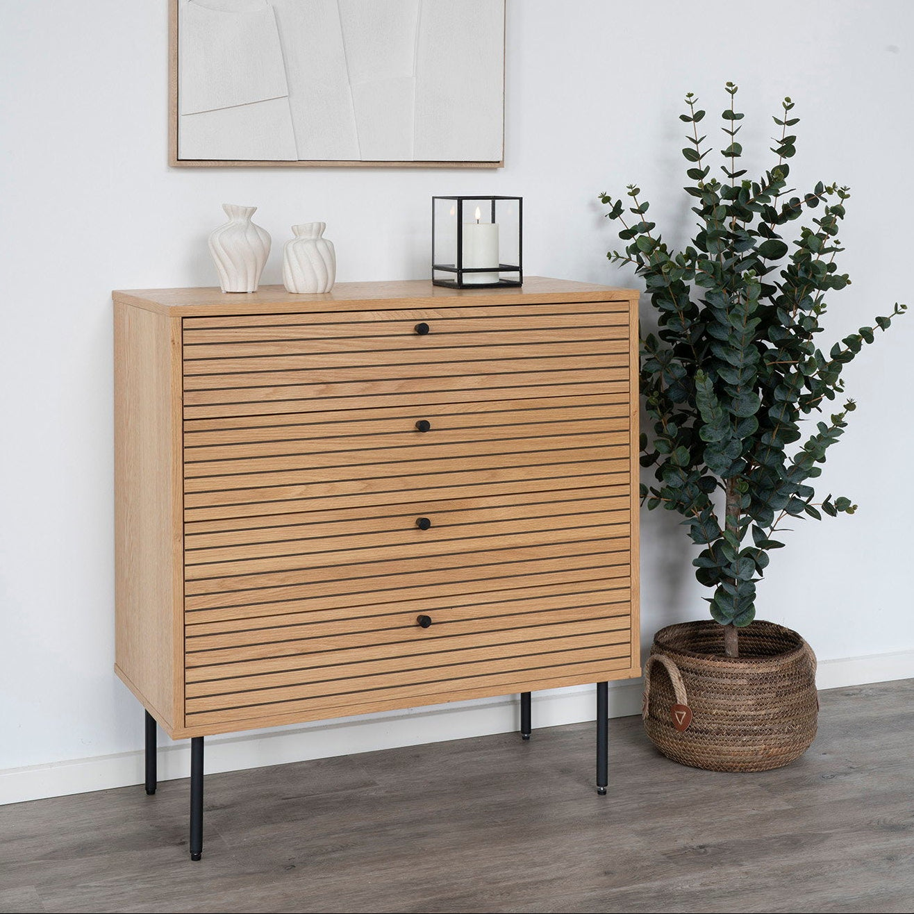 Kyoto kommode i eikefiner, melamin og MDF med stålben