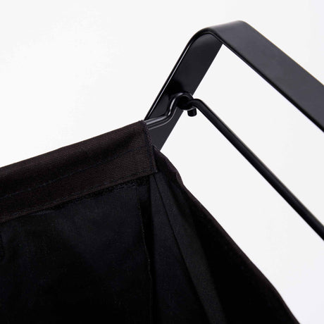 Detaljbilde av stålramme på sammenleggbar vaskekurv