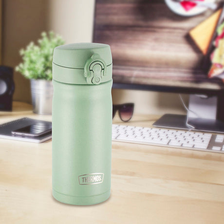 Isolert termokopp i stål som holder drikken varm lenge