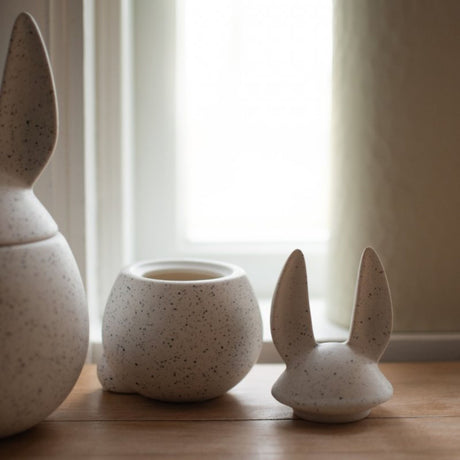 DBKD Eating rabbit dot 14 cm påskepynt