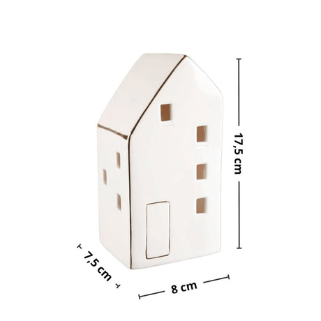 Højt hvidt keramikhus med vinduer og mål: 17,5 x 8 x 7,5 cm.