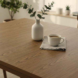 Trelook benkefolie i mørk eik – vaskbar og slitesterk kontaktplast til bord og kjøkkenbenk