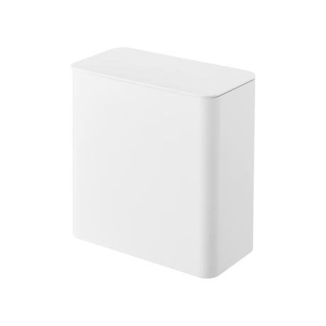 Vaskerom med hvit magnetisk boks montert på vaskemaskin.