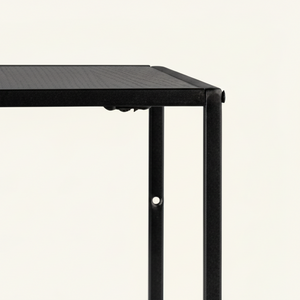 Kube vegghylle Vita i sort metall med bunnplate, frontvisning uten styling