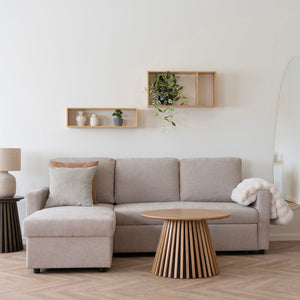 Detaljbilde av bambusstruktur på vegghylle