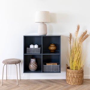 Vegghylle med fire rom 30 cm dyp
