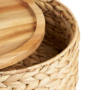 Detaljbilde av flettet vannhyasint og trelokk