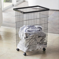 Skittentøyskurv med hjul sort