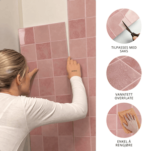 Nærbilde av Torine rosa selvklebende fliser med blank overflate, marmorert fargespill og lyse fuger.
