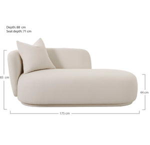Loungemøbel Mykonos Daybed i naturfarge med avrundet form og myk polstring.